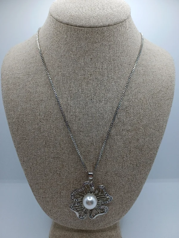 classic gold necklaces for women -Flower w/ Pearl Center Necklace