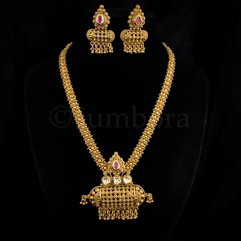 gold pendant necklaces for women -Unique Antique Gold Necklace set with Kundan stones