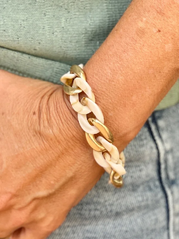 dainty bracelets for women -dainty bracelets for women -Confidence Curb Chain Bracelet - Marbled Beige